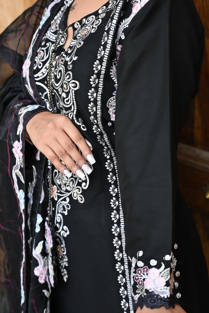 Fully Stitched Black & White Pakistani Tunic Style Salwar Kameez With Organza Dupatta-2