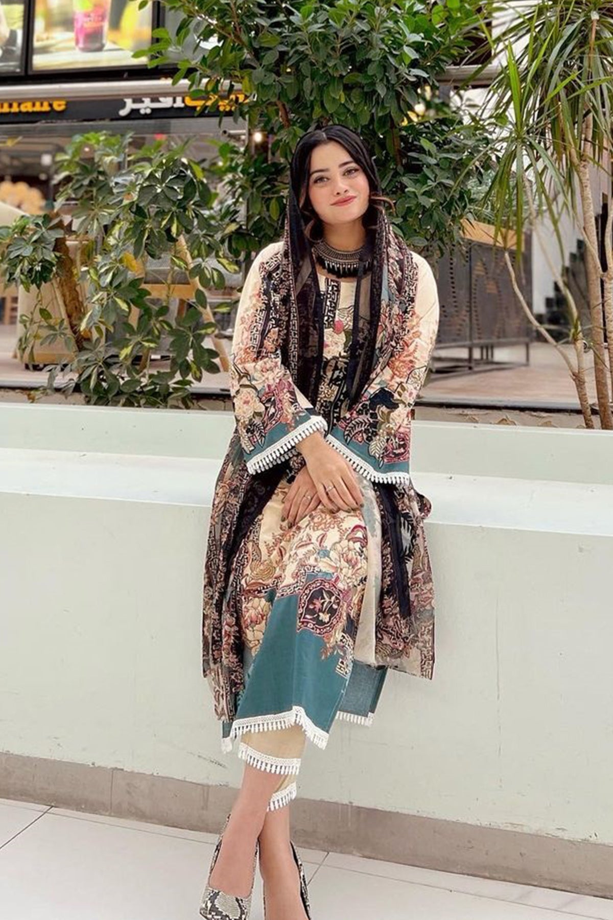 Latest Pakistani Dress Designs For Ladies - Pakistani Suits - SareesWala.com